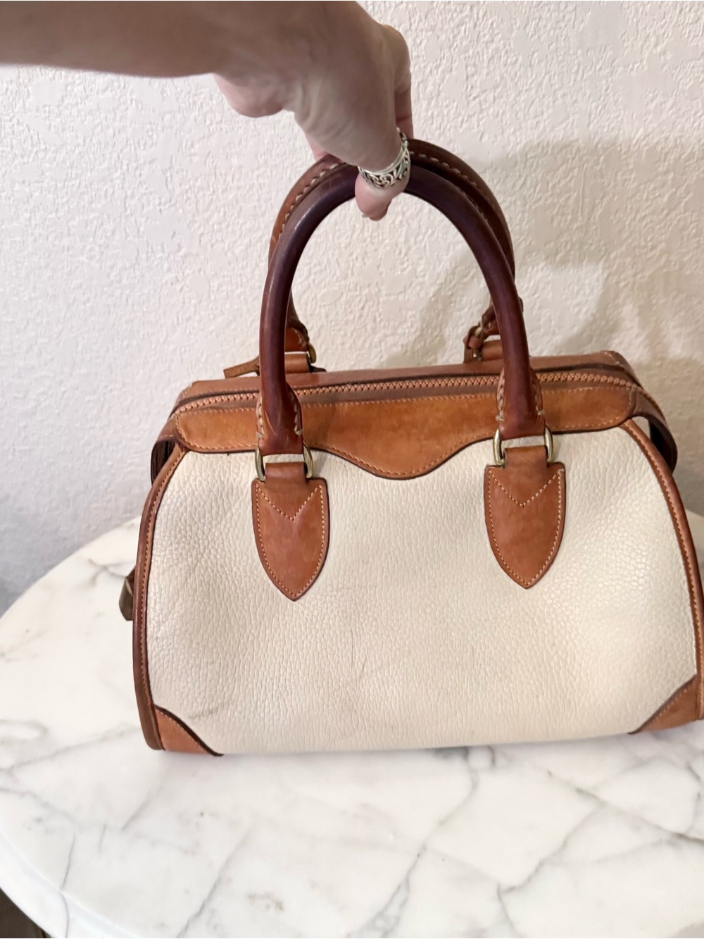 Dooney&Burke 80’s Gladstone All weather Cream& British Tan Leather Trim Lock&Key - Picture 5 of 15